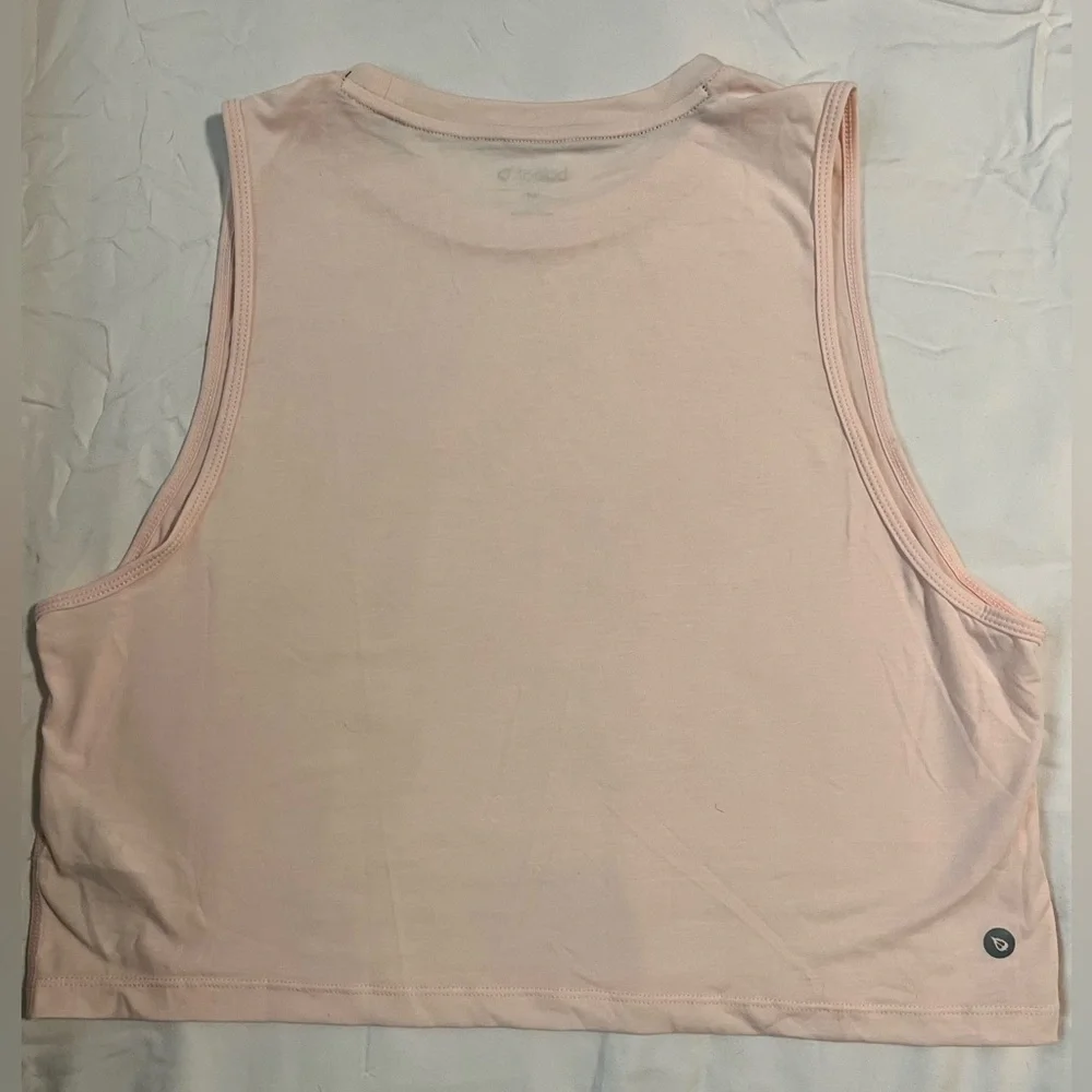 Pink cropped athletic shirt - Picture 2 of 3
